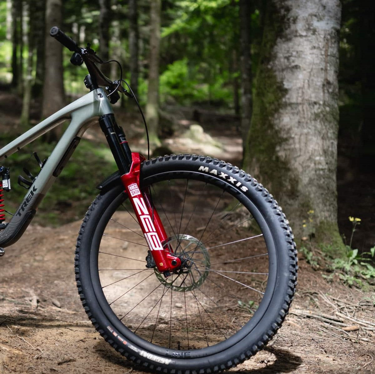 ROCKSHOX ZEB ULTIMATE CHARGER 3.1 RC2 27,5" DEBONAIR+ Tapered vidlice s osou 15x110mm Boost Red Electric