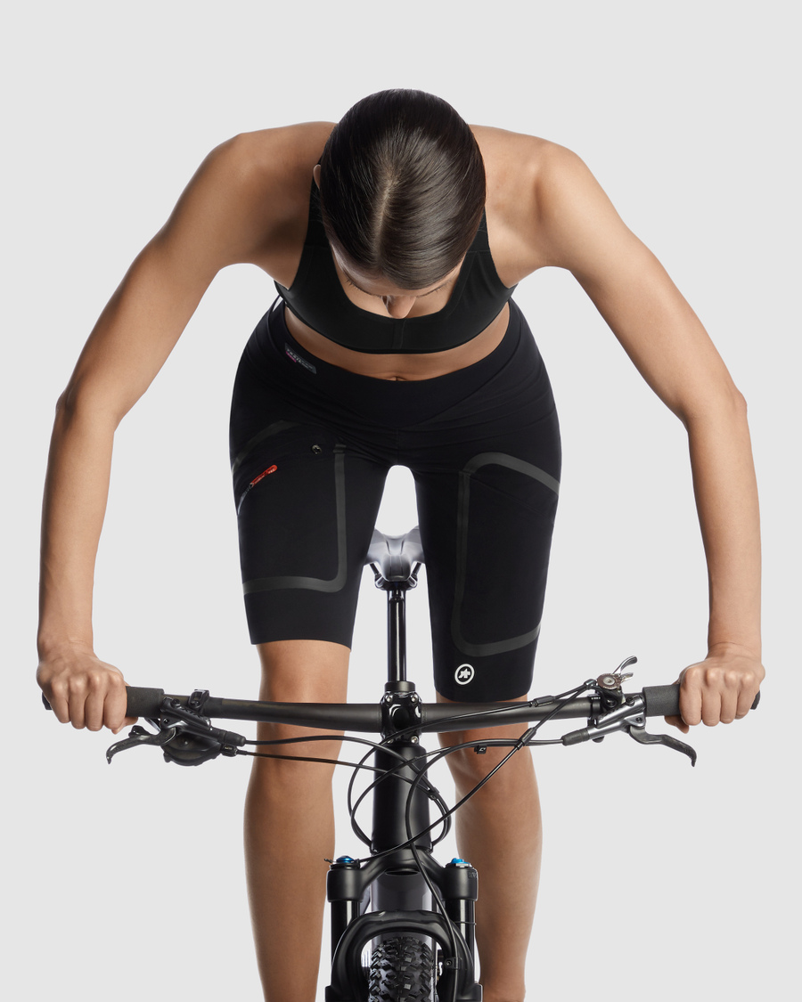 Dámské šortky ASSOS TACTICA CARGO T3 Black