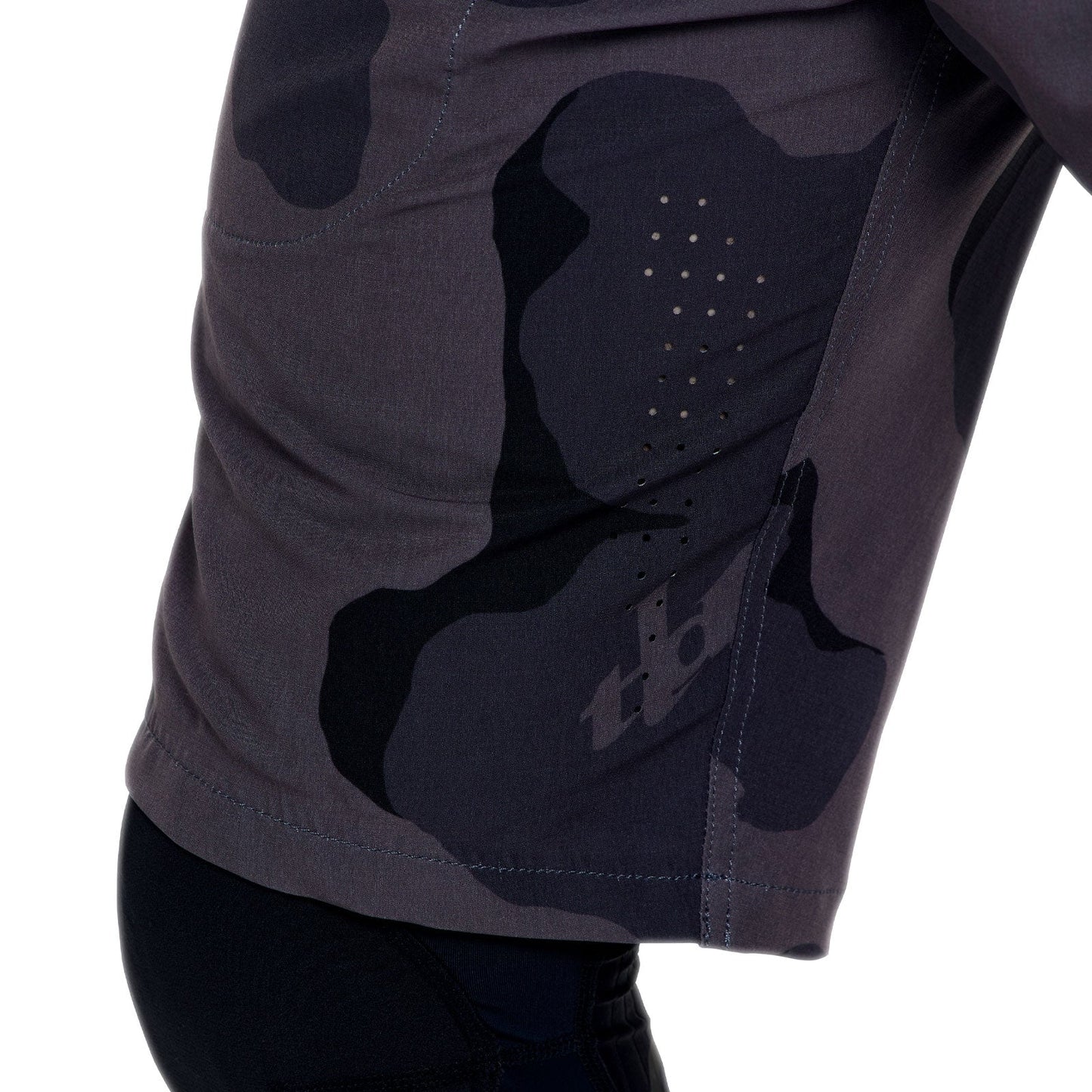 TROY LEE DESIGNS SKYLINE PRO FLOW CAMO Karbonové šortky s vložkou BN3TH