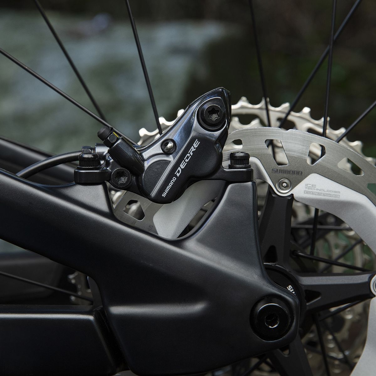 Pár bezdiskových brzd SHIMANO DEORE M6120 4 Piston J-KIT