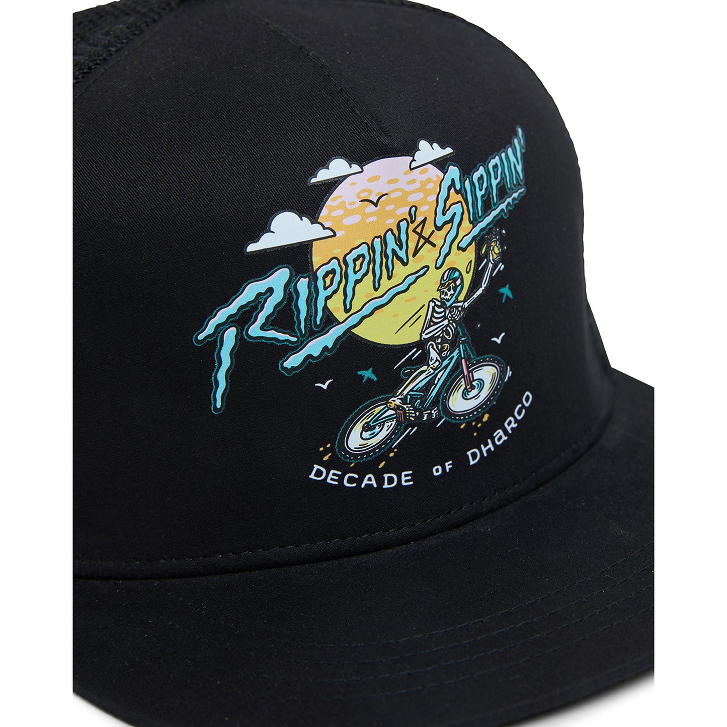 DHARCO FLAT BRIM TRUCKER RIPPIN AND SIPPIN Kšiltovka černá