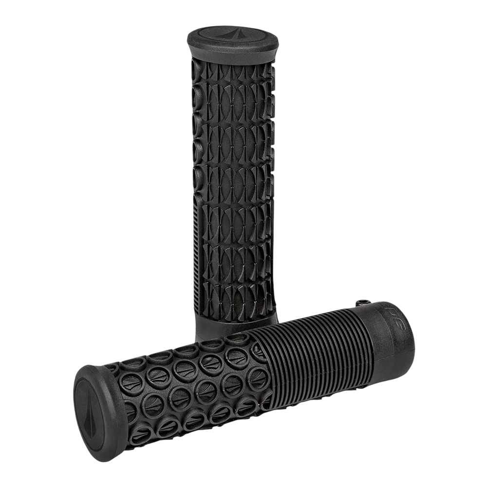 Gripy SDG THRICE 136 mm černé