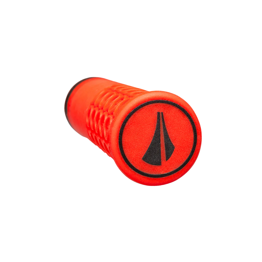 Gripy SDG THRICE 136 mm Červená
