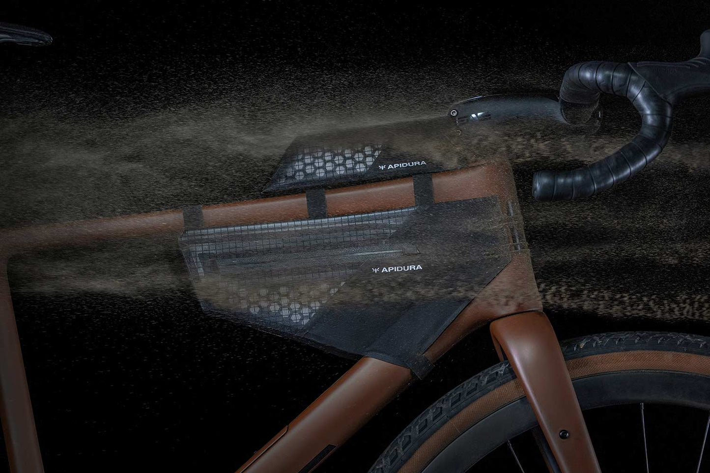 Balení rámových brašen APIDURA AERO SYSTEM Black