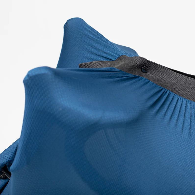 BUDS Rozšiřitelný návlek na cyklistickou brašnu modrý