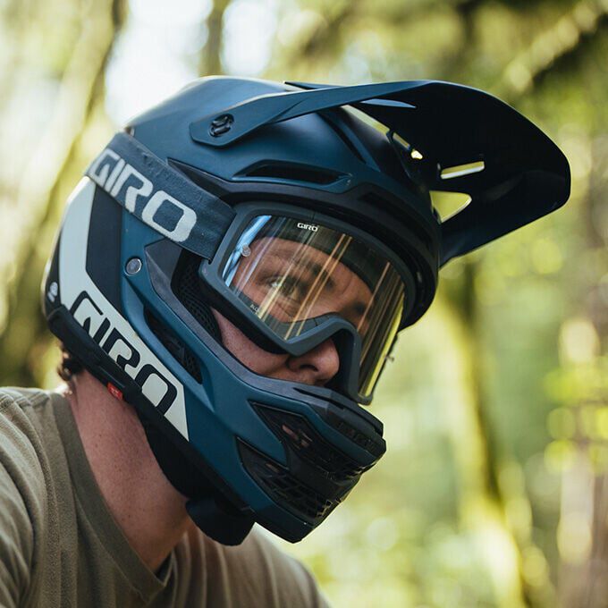 GIRO INSURGENT MIPS SPHERICAL MTB přilba černá