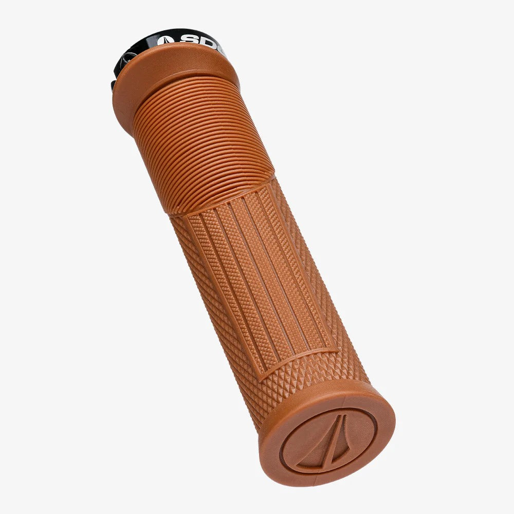 SDG OPEN CORE THRICE gripy 136 mm hnědé