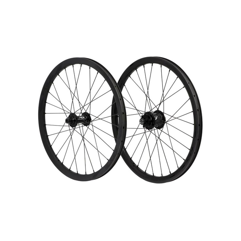 Pár kol PRIDE 20" (451mm) Carbon Wave Matt Black Disc Matrix Osy 10/15mm Černá