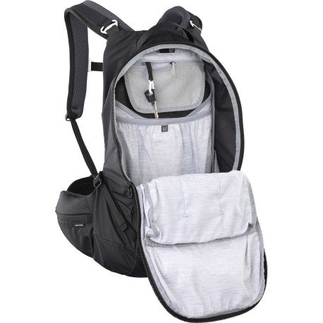 Batoh s hřbetní částí EVOC TRAIL PRO BLACKLINE 16 L Black