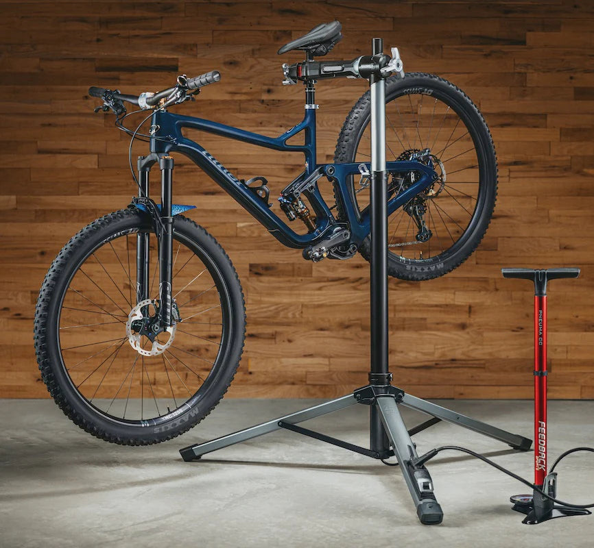 FEEDBACK SPORTS Pro Air Lift Pneumatic Workshop Stand