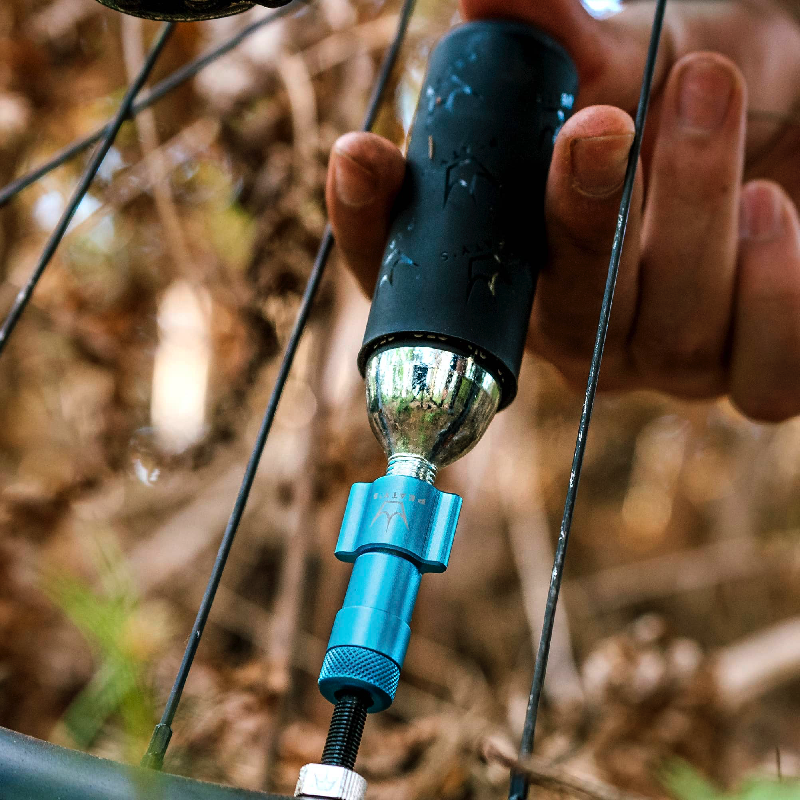 PEATY'S HOLESHOT MTB CO2 Percutor + 2 x 25 g Silver CO2 Threaded Cartridges