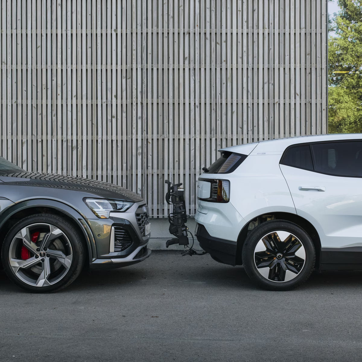 THULE OUTSPACE 2 Bike Carrier on Trailer Hitch