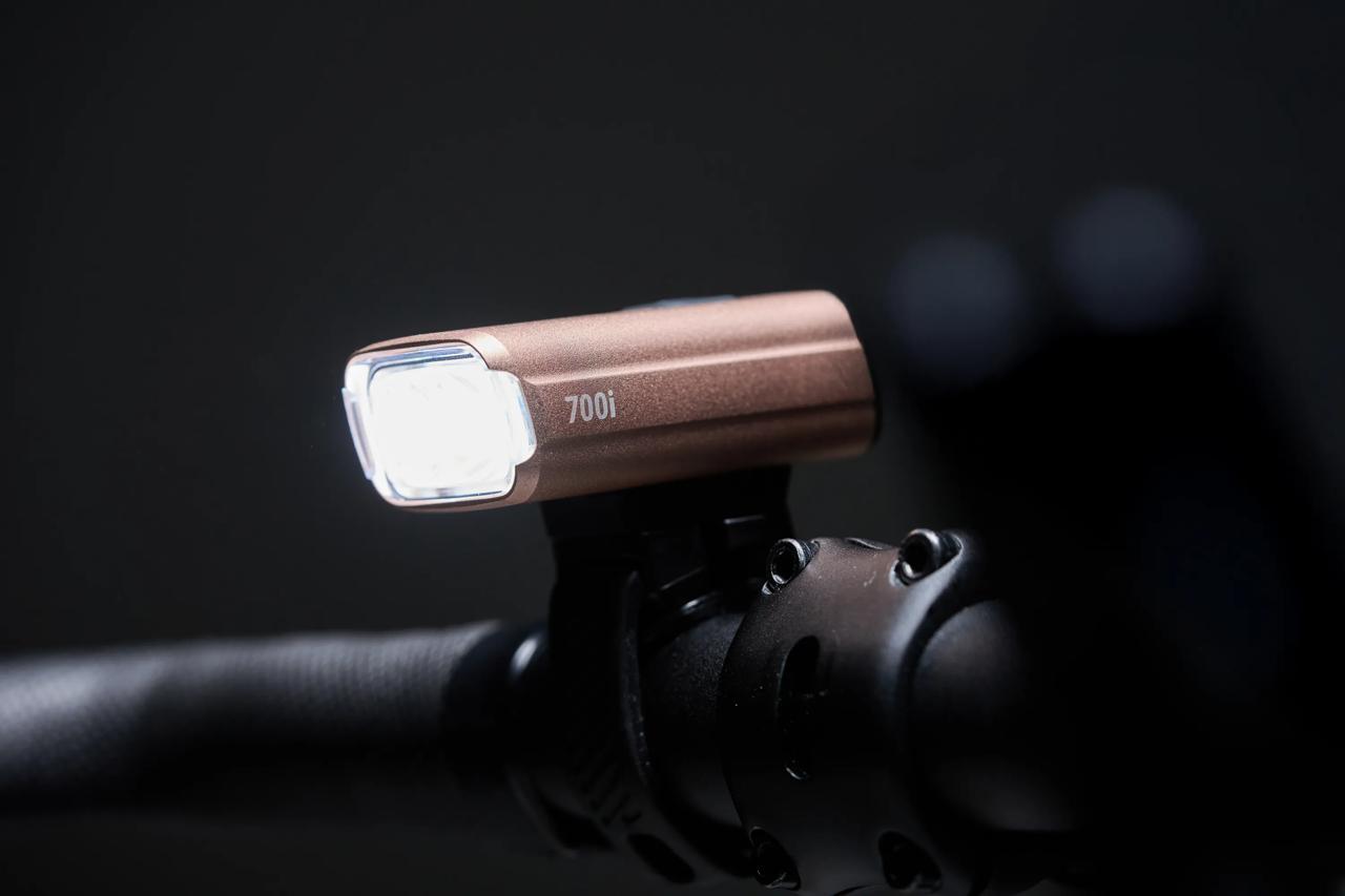 Přední světlo BBB NANOSTRIKE 700 i růžové
