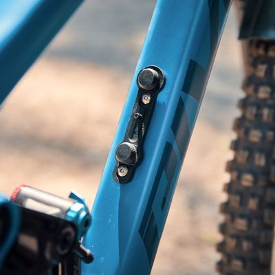 FIDLOCK TWIST BIKE BASE Základna klece na láhev černá