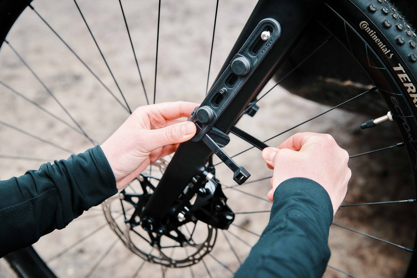 FIDLOCK TWIST VARIO BASE Magnetická a mechanická víceúčelová podpěra černá