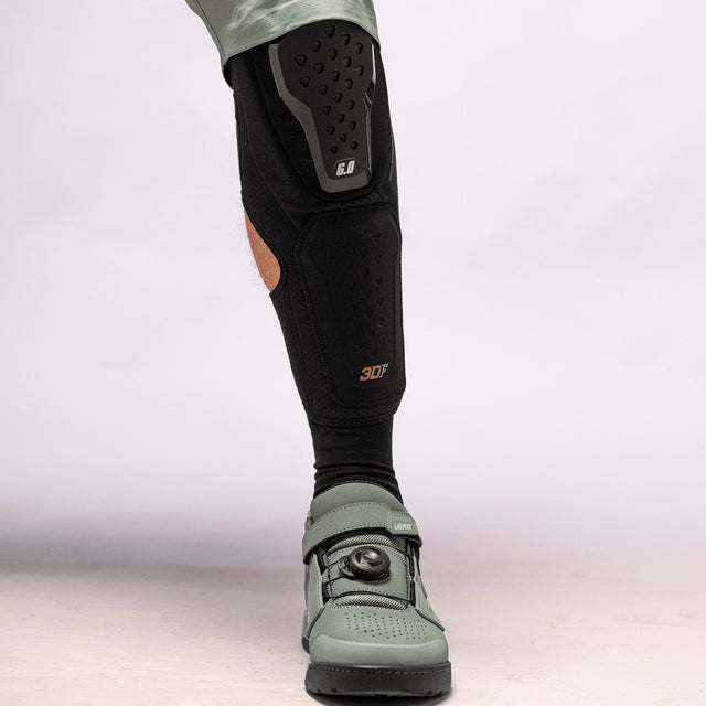 Chrániče kolen LEATT 6.0 EVO EXT černé