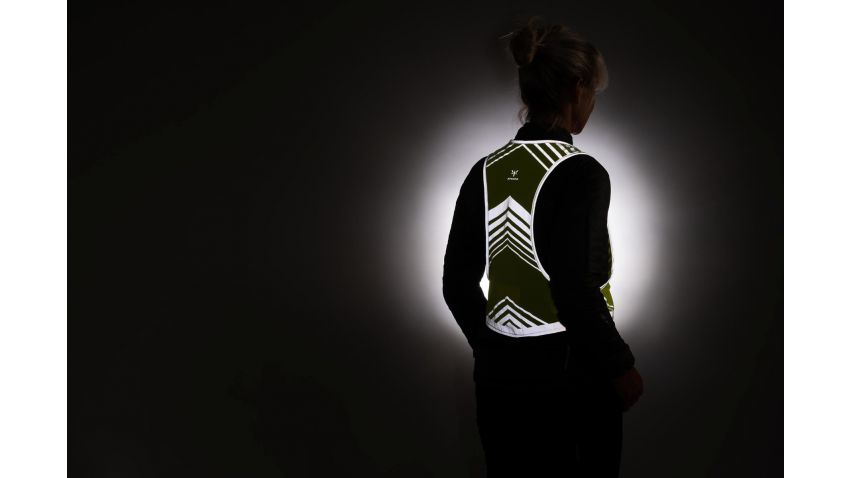 SBALITELNÁ VESTA S VIDITELNOSTÍ APIDURA