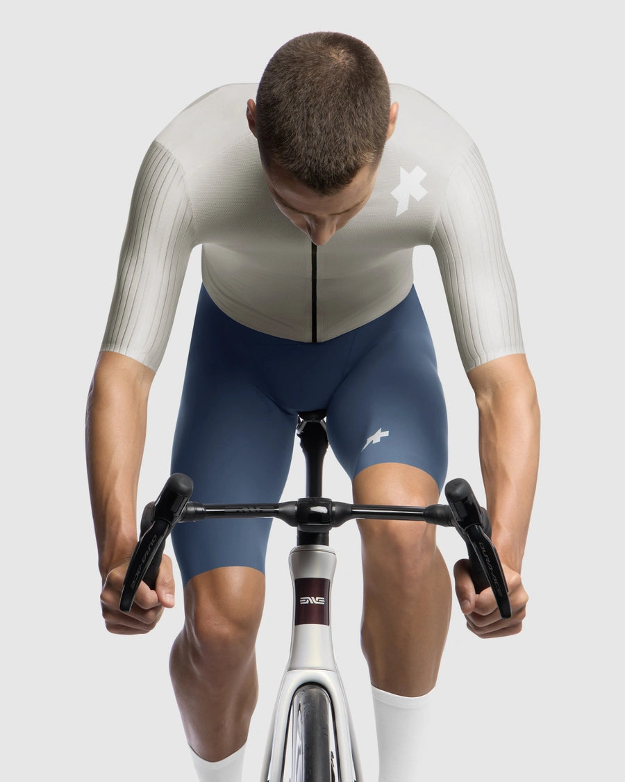 ASSOS EQUIPE RS S11 Dres s krátkým rukávem Almond Milk
