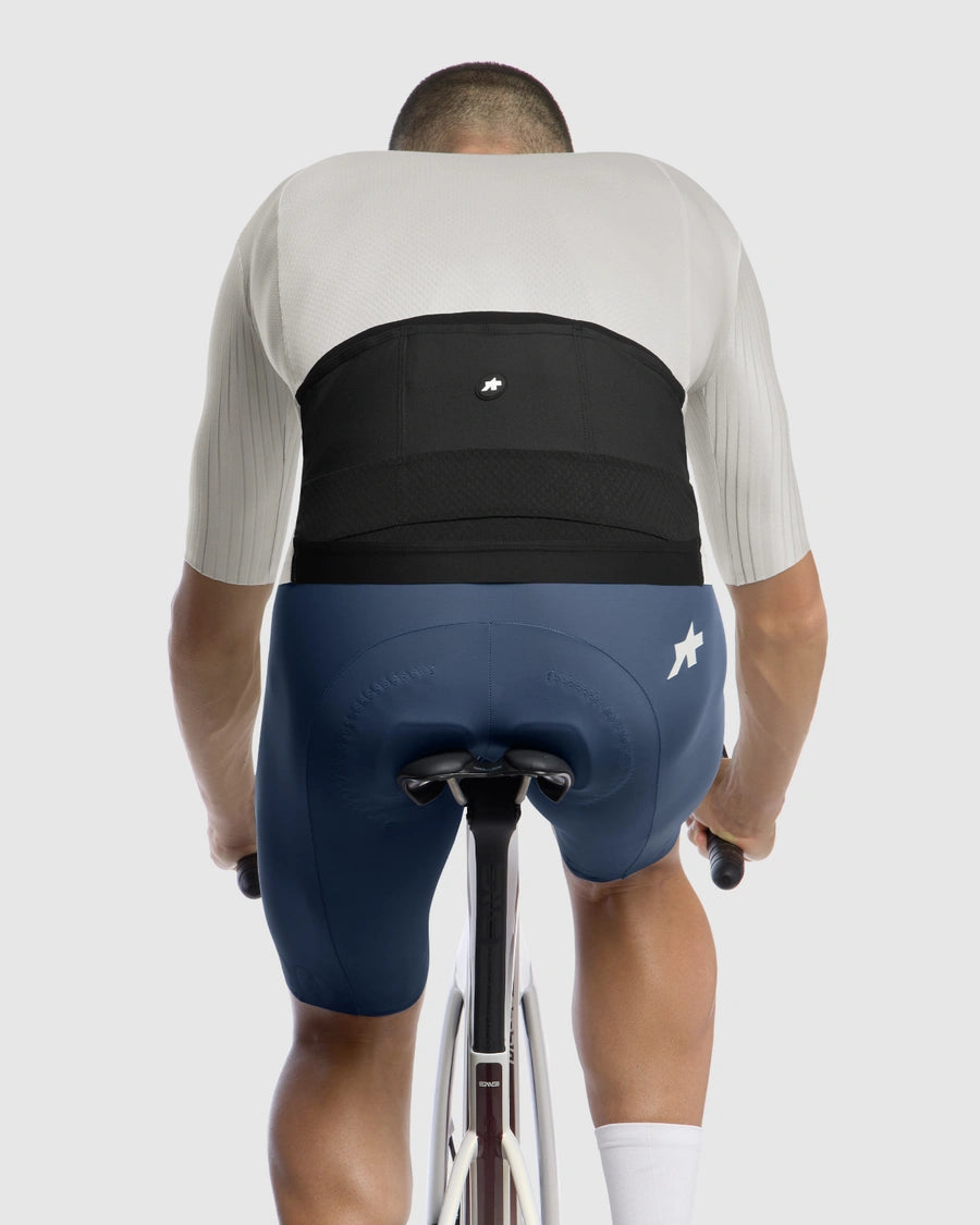 ASSOS EQUIPE RS S11 Dres s krátkým rukávem Almond Milk