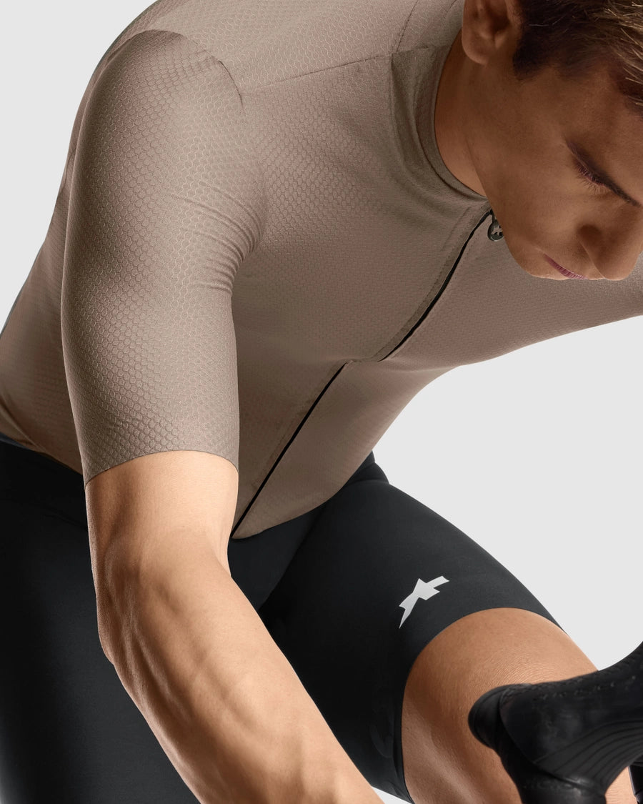 ASSOS EQUIPE R S11 Dres s krátkým rukávem Terra Sand