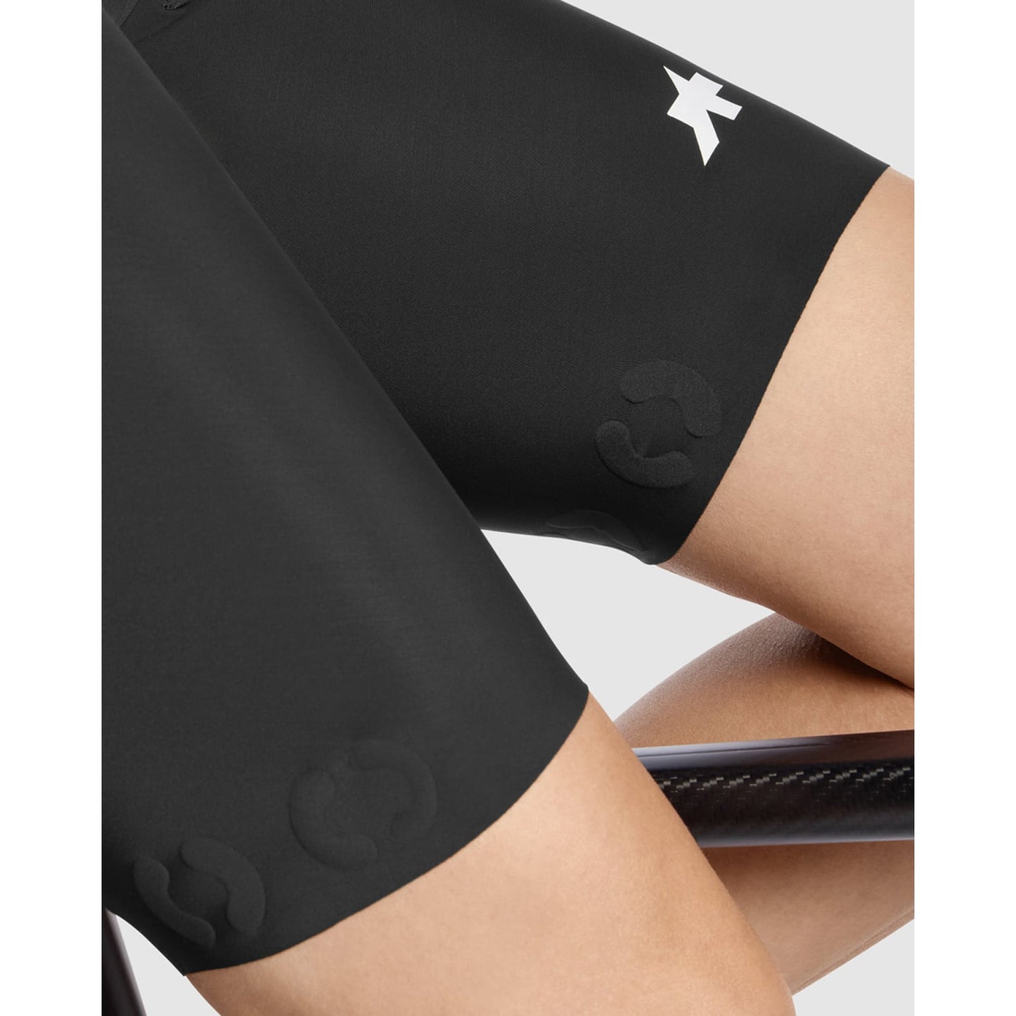 ASSOS DYORA R S11 Dámské černé kalhoty s nohavičkami