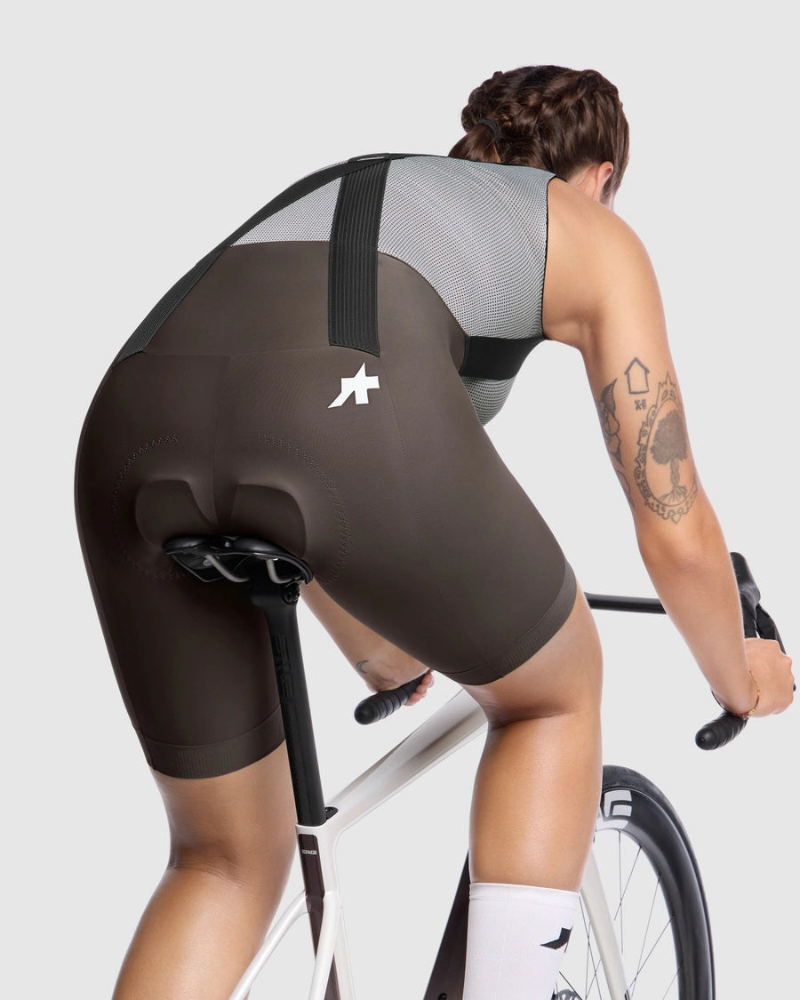 ASSOS UMA GT S11 Dámský hnědý nátělník s nohavicemi