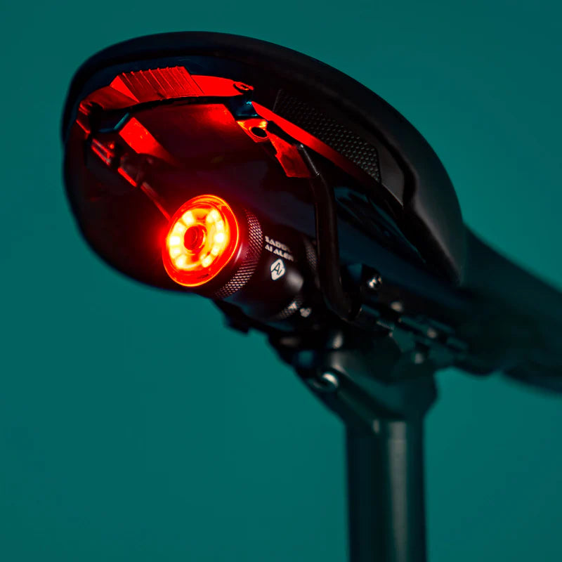 Zadní osvětlení LEZYNE SADDLE Ai ALERT 250