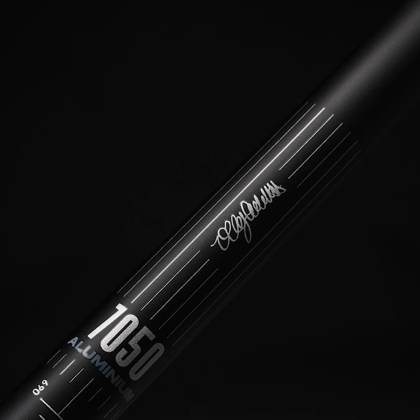 DMR 800 VIBROCORE Rise 65mm 780mm Černá řídítka