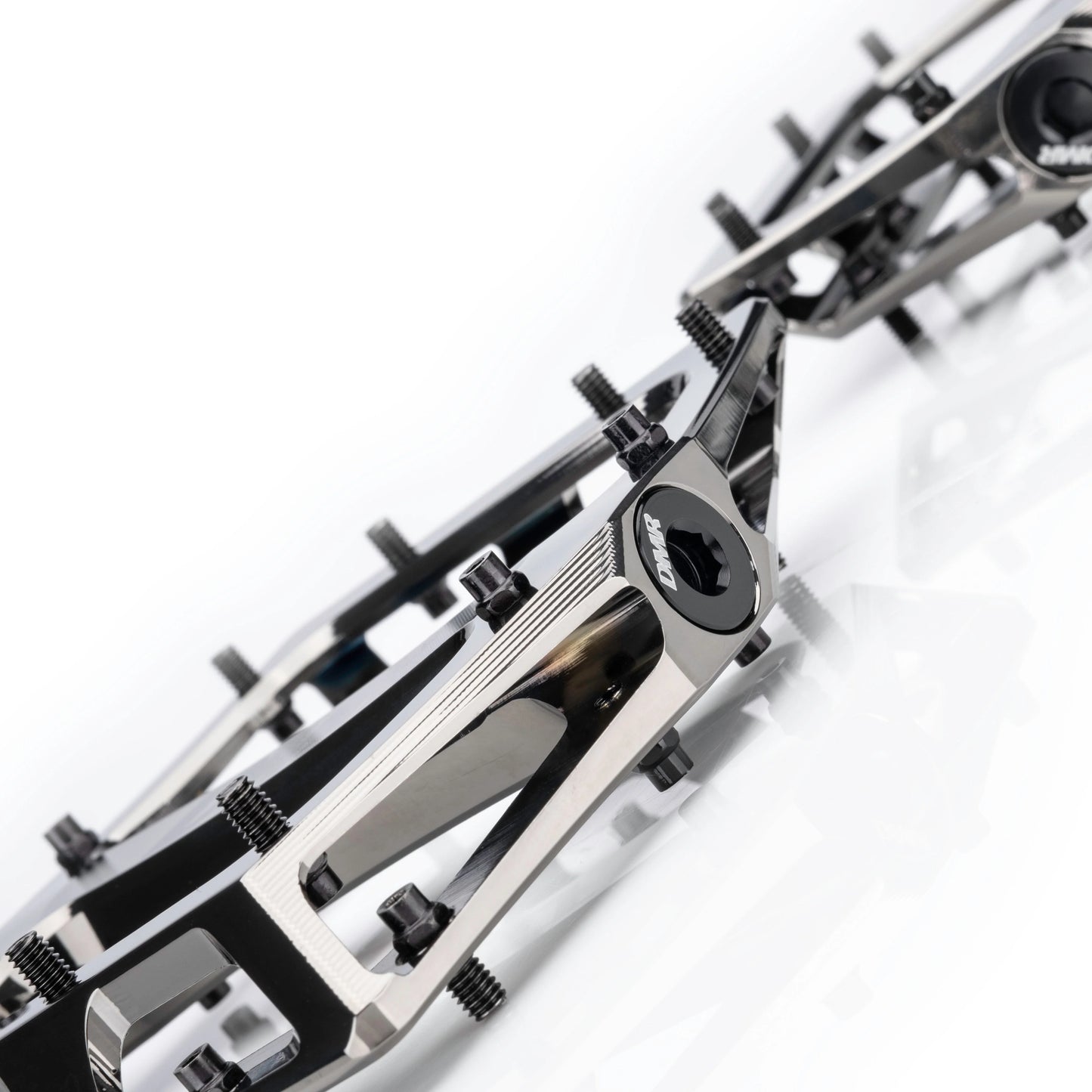 Ploché pedály DMR VAULT Chrome Black