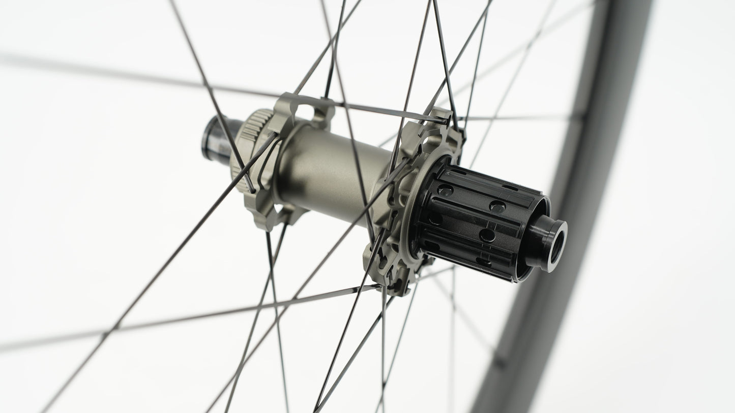 Pár kol SCOM AERO 50 Tubeless Ready (Center Lock)