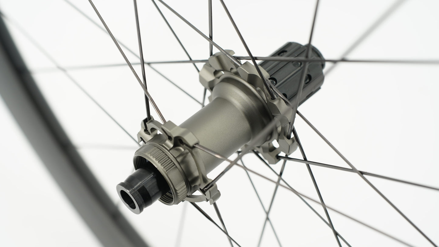 Pár kol SCOM AERO Tubeless Ready (Center Lock)