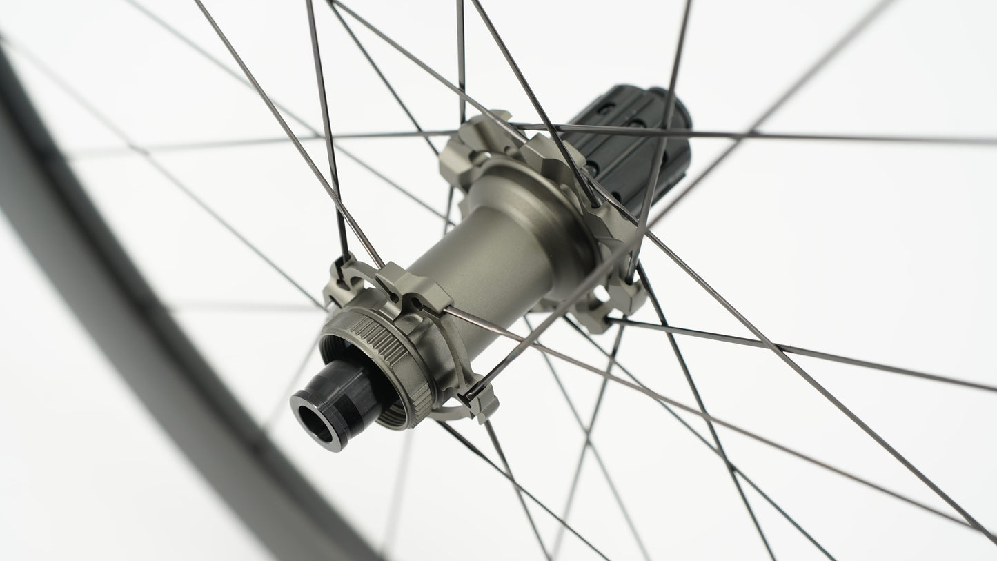 Pár kol SCOM AERO Tubeless Ready (Center Lock)