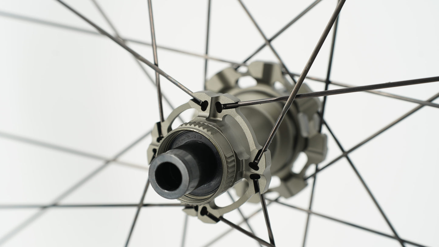 Pár kol SCOM AERO 50 Tubeless Ready (Center Lock)