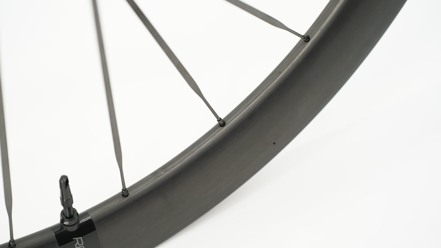 Pár kol SCOM RACE Tubeless Ready (Center Lock)