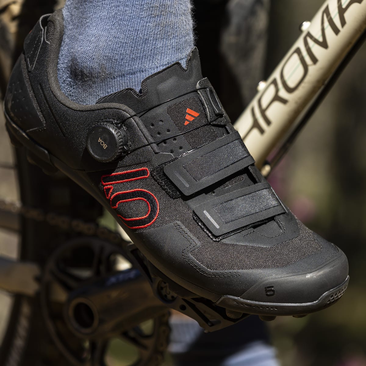 ADIDAS Five Ten Kestrel BOA MTB boty Black/Red 2025