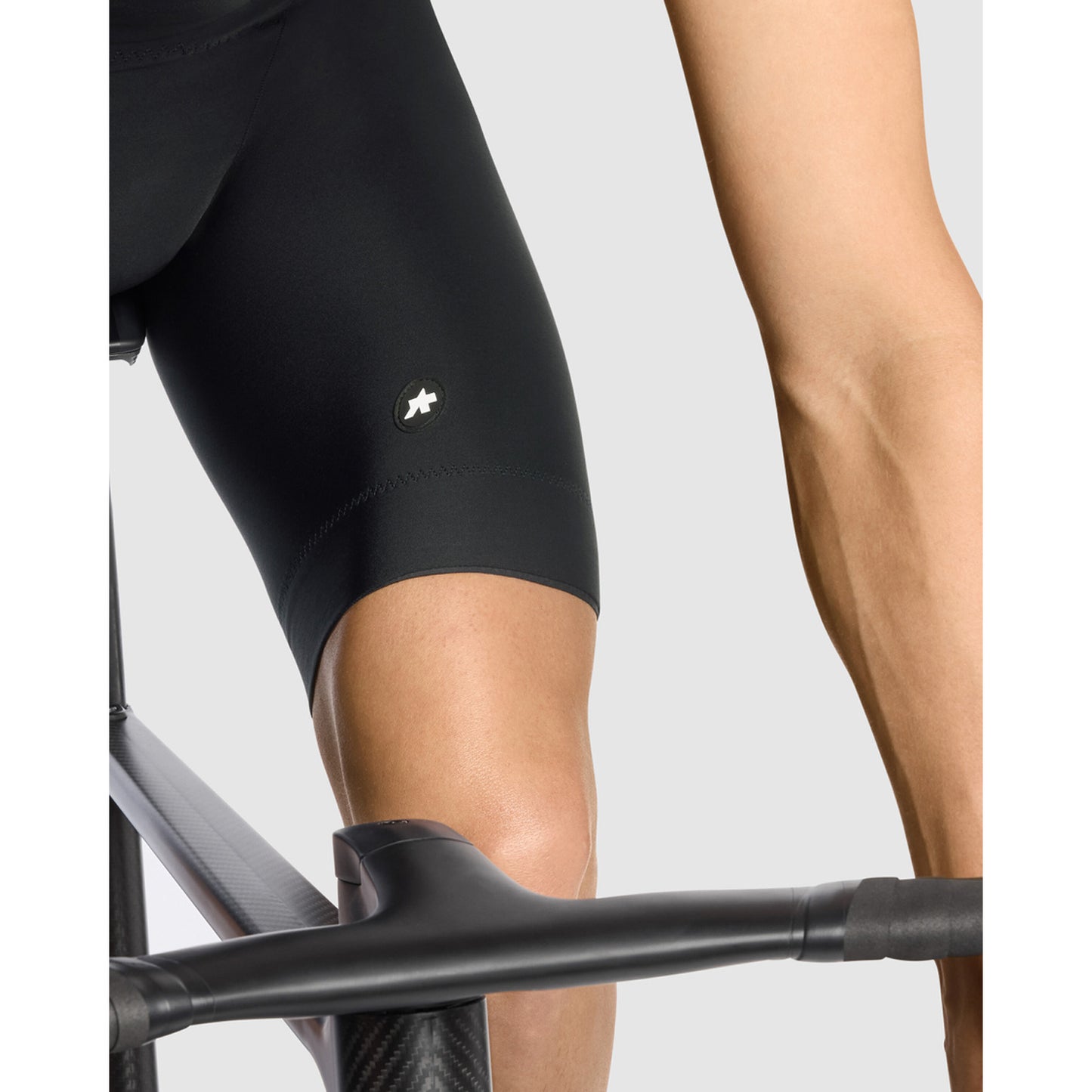 Krátké kalhoty ASSOS EQUIPE R S11 Black Series Bib Short