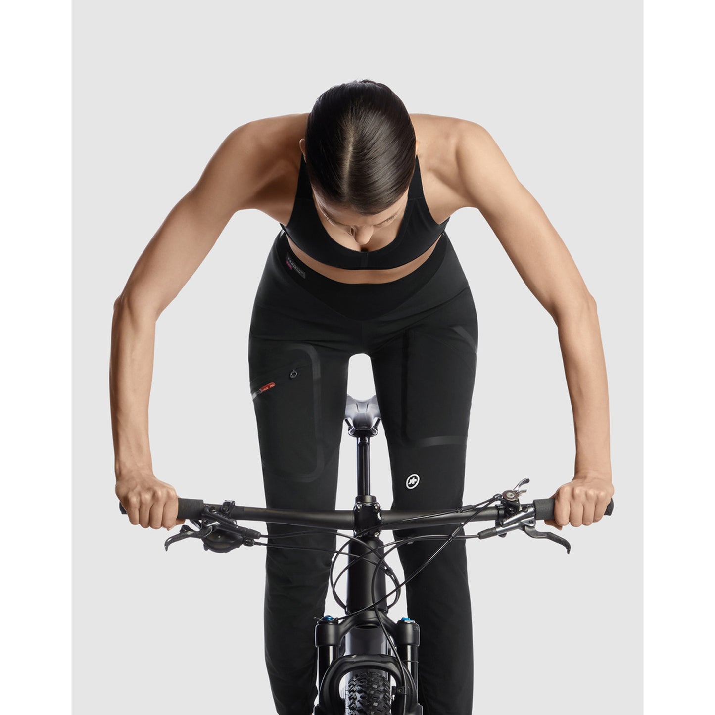 ASSOS TACTICA Dámský nátělník Black Series Bib Tight