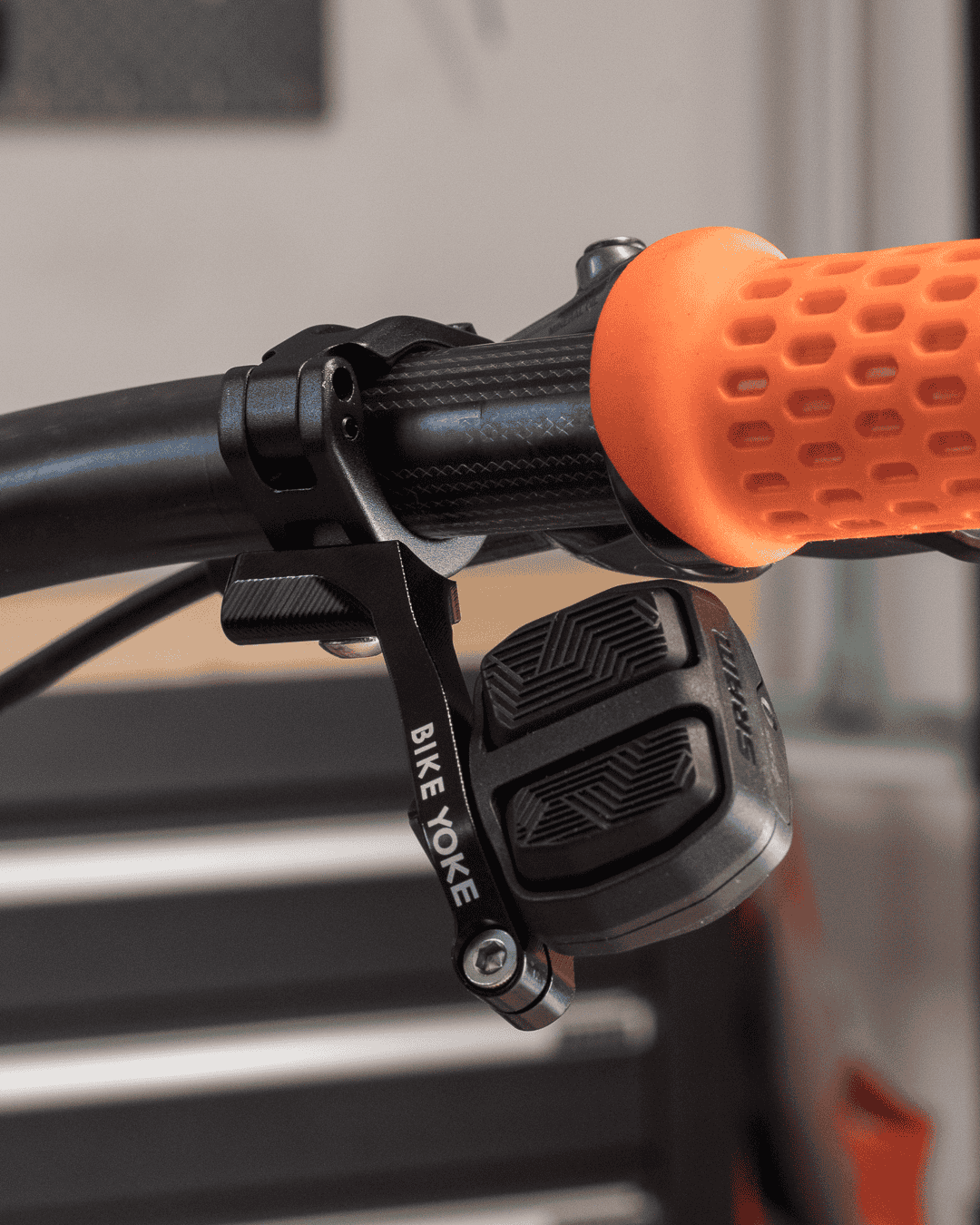 BIKEYOKE PODDY EV límec pro pravé řazení SRAM AXS POD