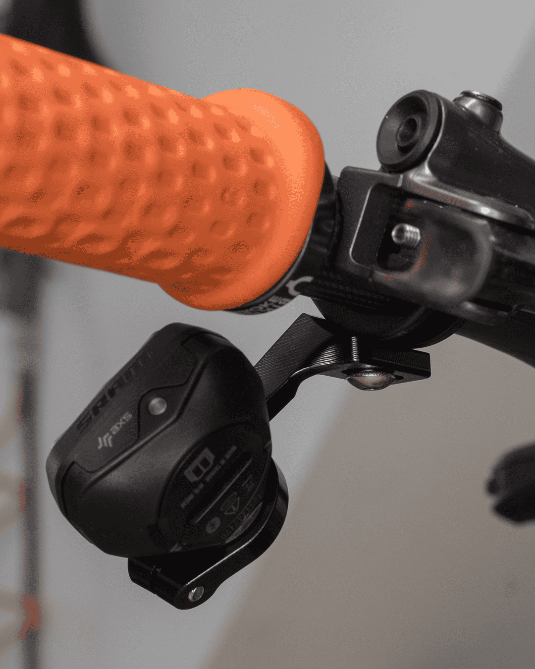 BIKEYOKE PODDY EV límec pro pravé řazení SRAM AXS POD