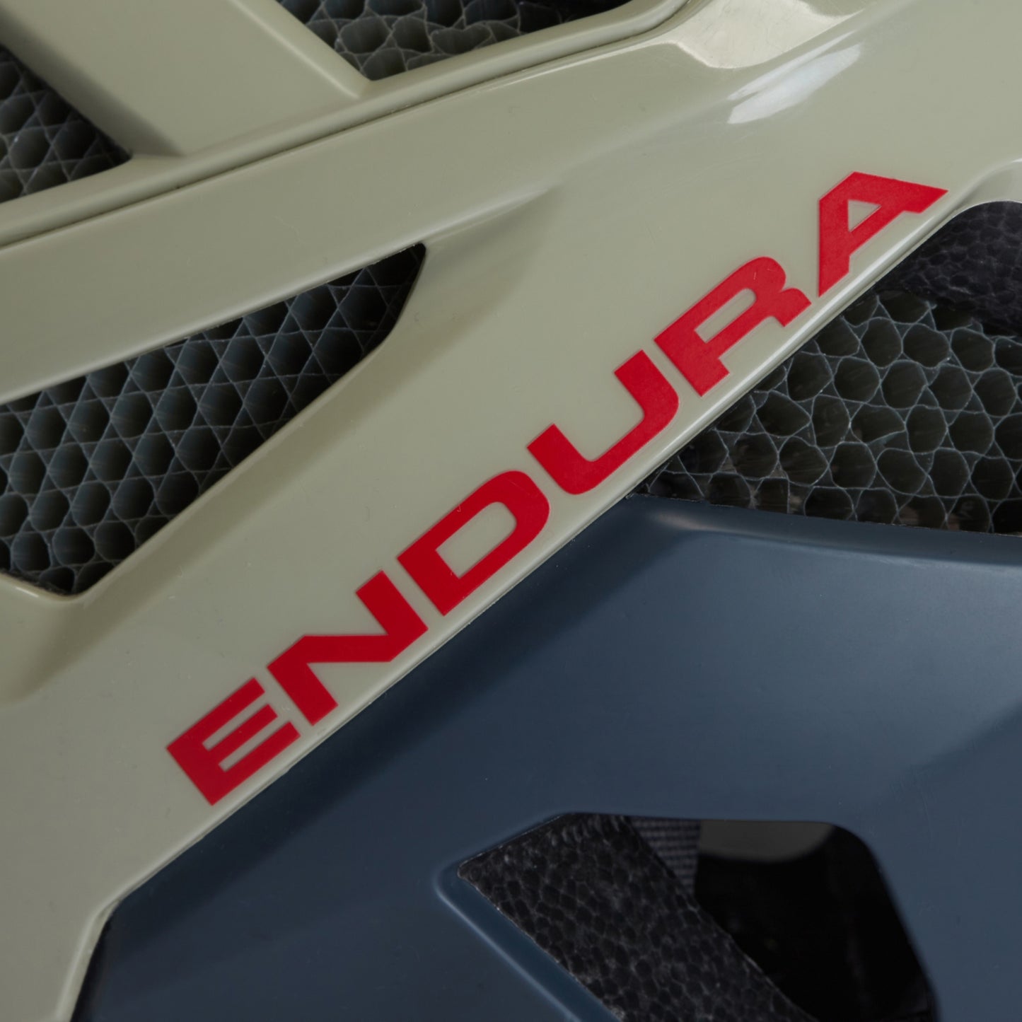 MTB helma ENDURA MT500 MIPS šedá