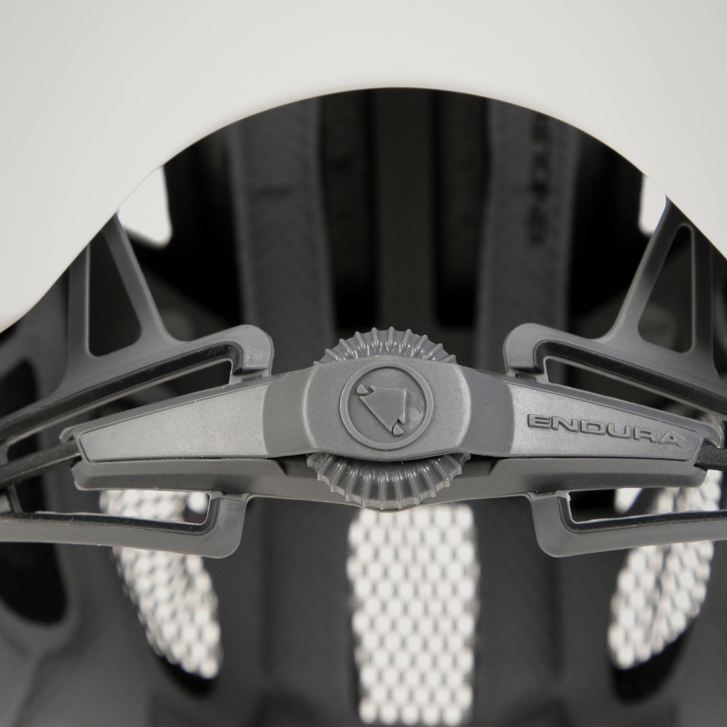 MTB helma ENDURA HUMMVEE PLUS MIPS bílá