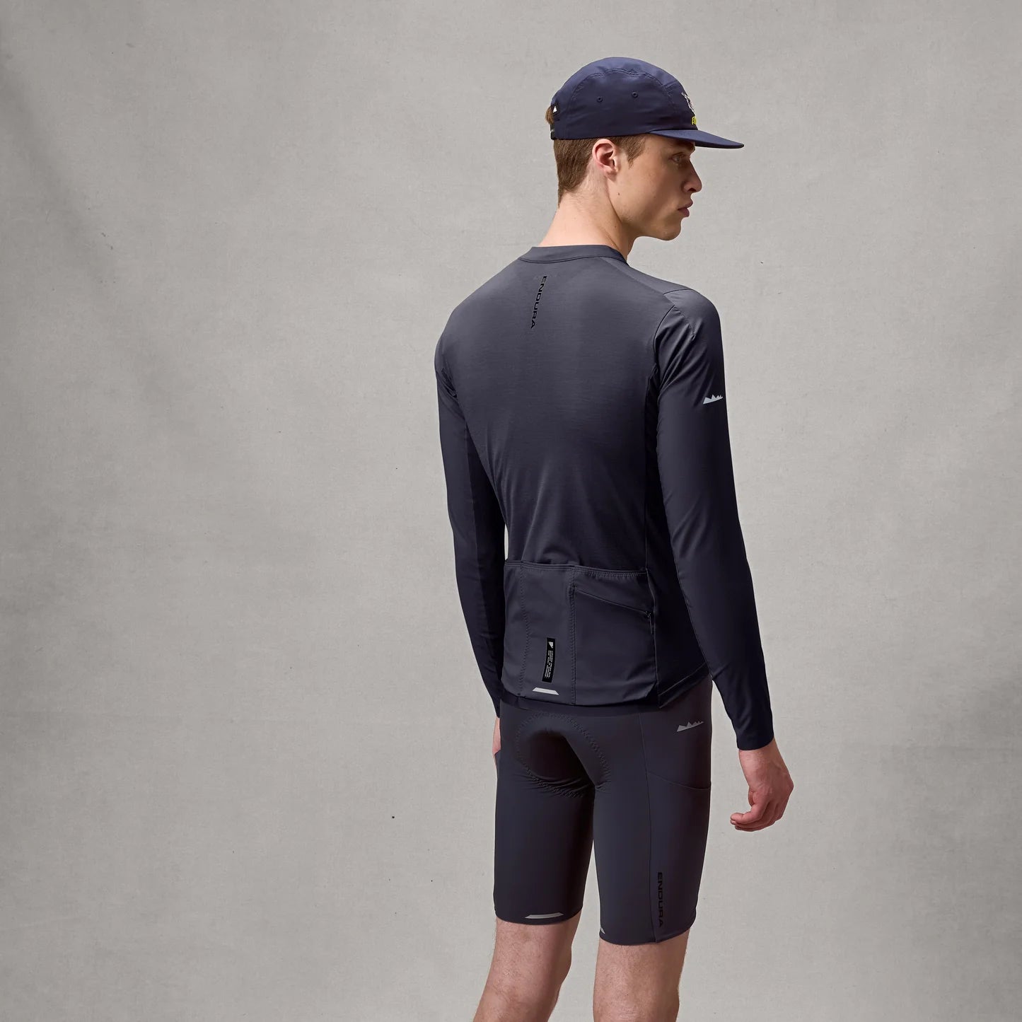 Dres ENDURA ALLTRACK RIDE Dlouhý rukáv Carbon Šedý