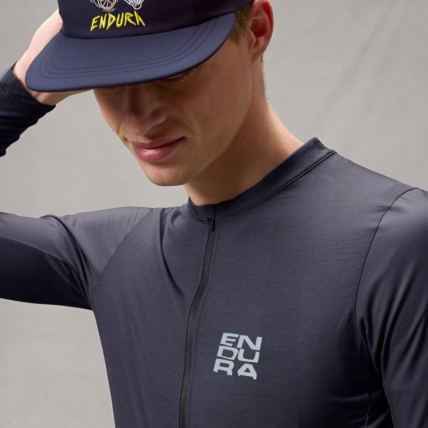 Dres ENDURA ALLTRACK RIDE Dlouhý rukáv Carbon Šedý