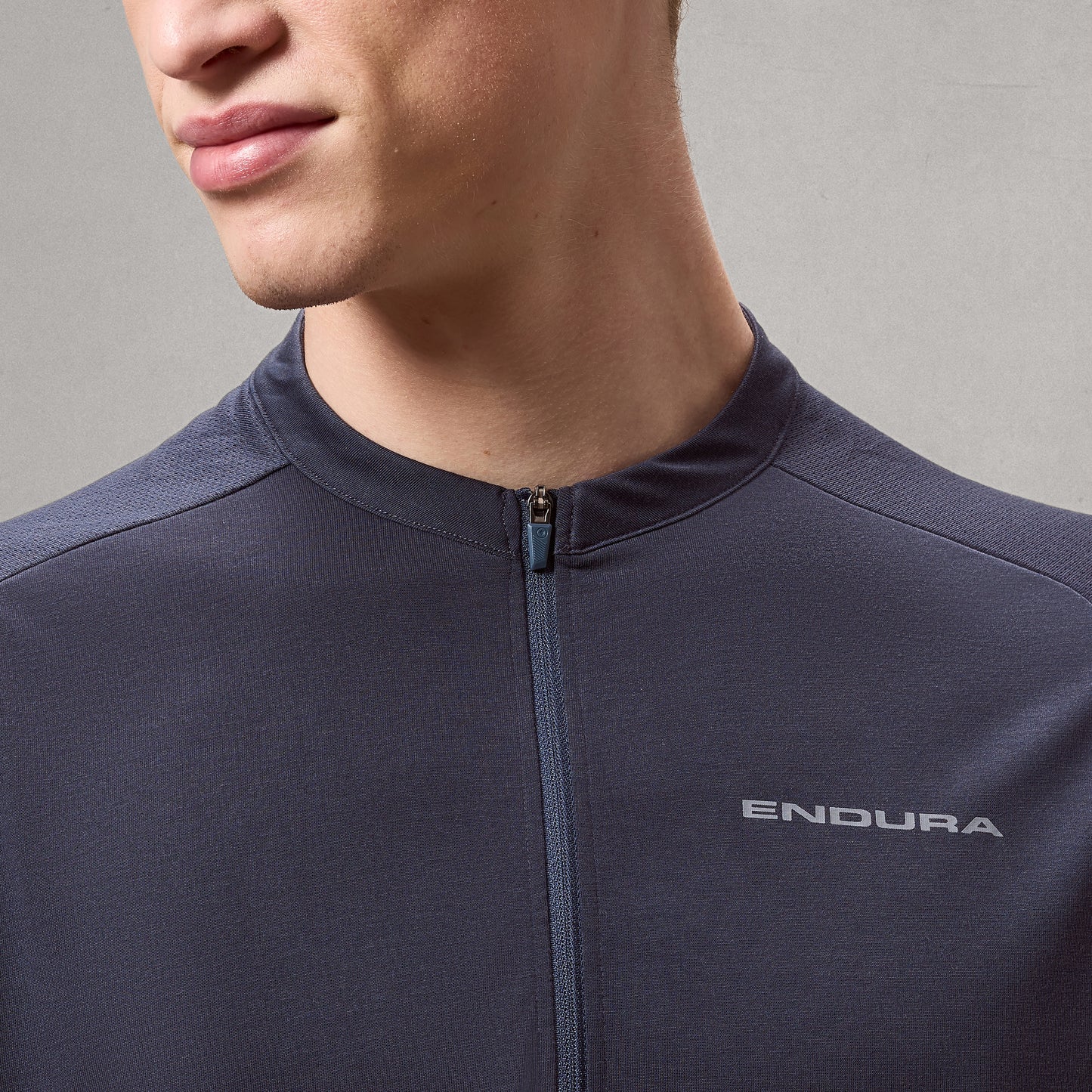 ENDURA LOOP ZIPPED Carbon Jersey s krátkým rukávem Grey