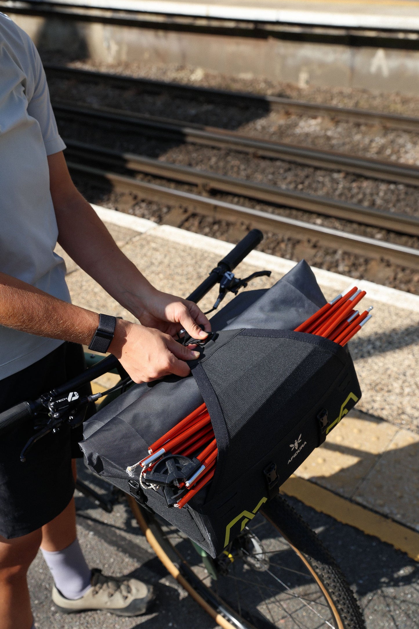 Handlebar bag APIDURA EXPEDITION FRONT RACK PACK 20 L Black