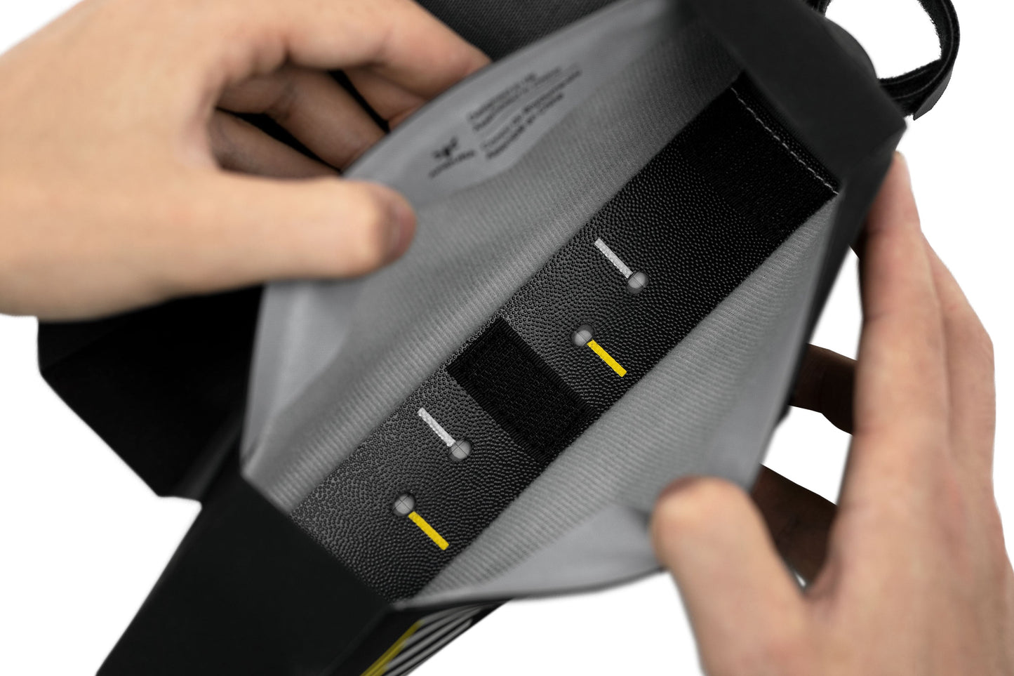 Brašna na rám APIDURA RACING BOLT-ON TOP TUBE PACK 1 L Black