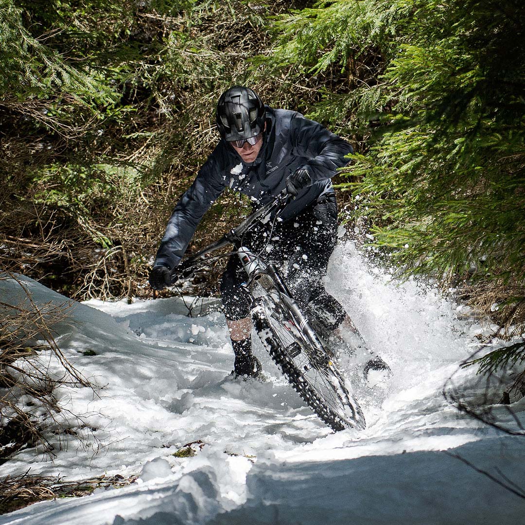 Horské cyklistické boty FIZIK HIVER TERRA NANUQ GTX FLAT černé/šedé
