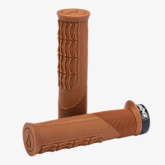 SDG OPEN CORE THRICE gripy 136 mm hnědé