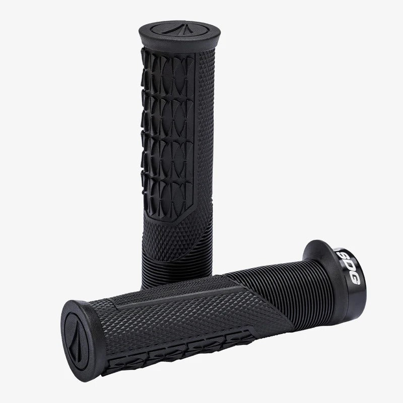 SDG OPEN CORE THRICE gripy 136 mm černé