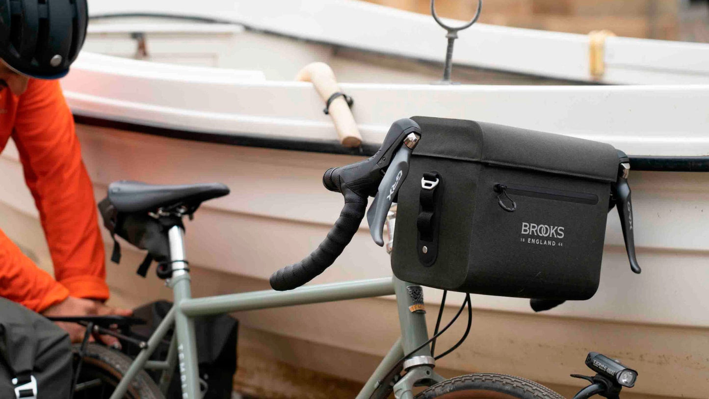 BROOKS SCAPE 8L brašna na řídítka zelená